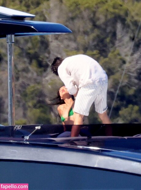 ティーン乱交OnlyFans ホットセクシー 写真