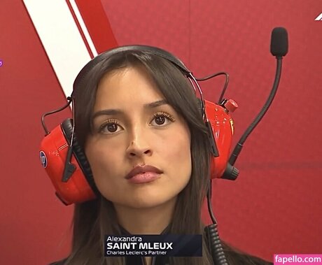 Alexandra Saint Mleux ポルノモデル 写真