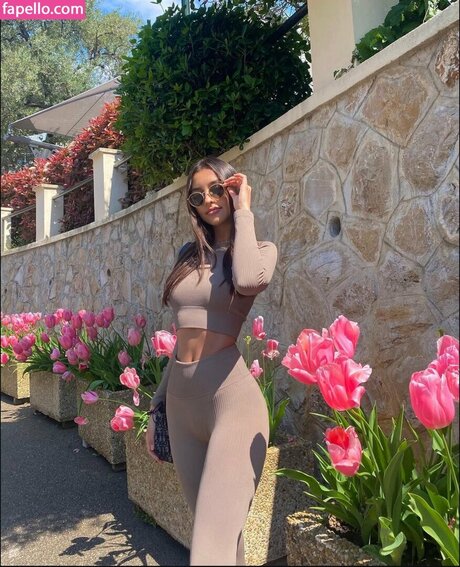 Alexandra Saint Mleux ホットなポルノスター 写真