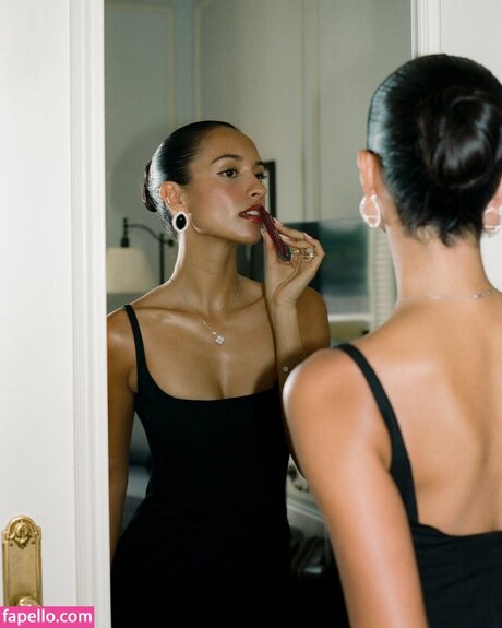 Alexandra Saint Mleux セクシーなスター 写真