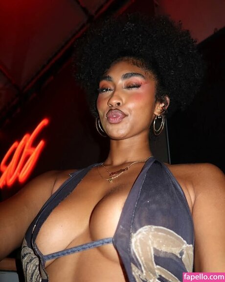 熟女フェラチオOnlyFans アートポルノ 写真