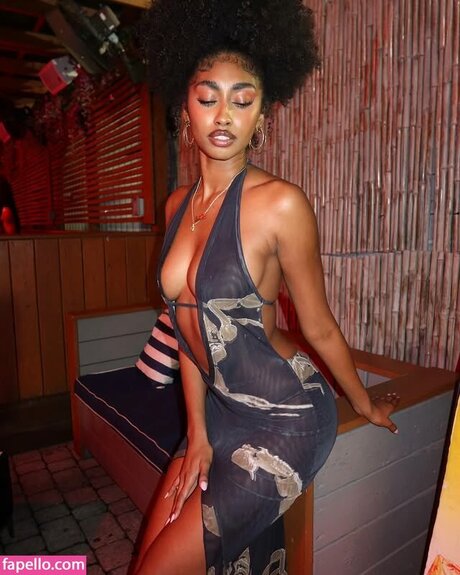 若い黒人女性オンリーファンズ HD ギャラリー