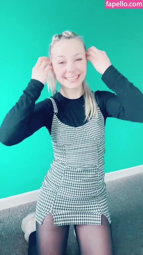 SmileyDani158 高品質モデル 画像