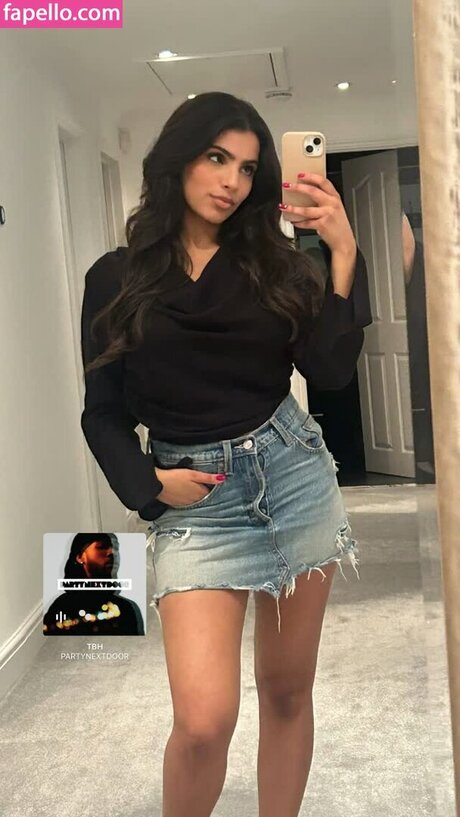 Jaya Thandi セクシーなポルノスター 写真