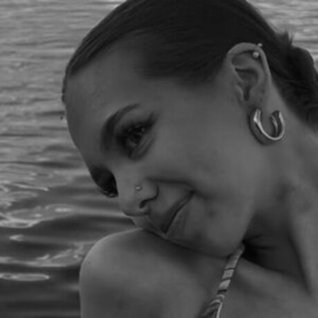 Neea Kuosmanen ヌード女優 写真