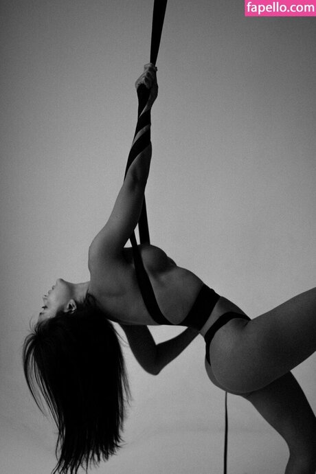 Julia Wolf ポルノスター 写真