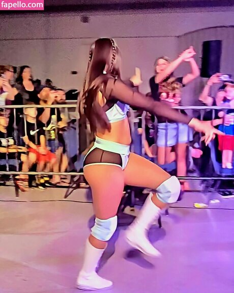 Wren Sinclair ポルノモデル 写真