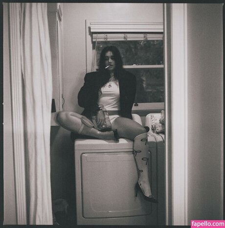 Alexis Jayde Burnett セックスモデル 画像