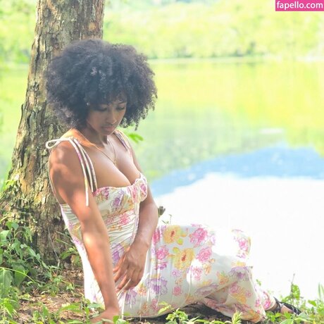 Jessica Nahomy アートスター 写真