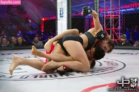 赤毛の熟女オンリーファンズ xxx 画像