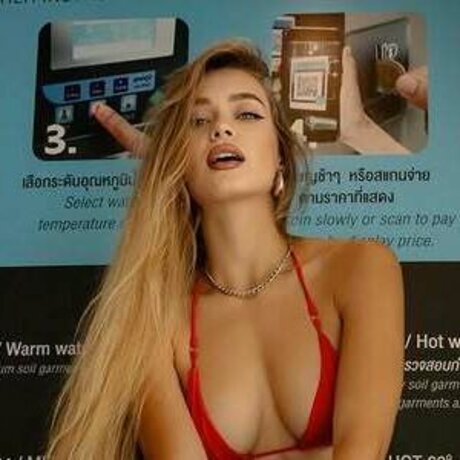 おっぱいを吸うOnlyFans エロチック 写真