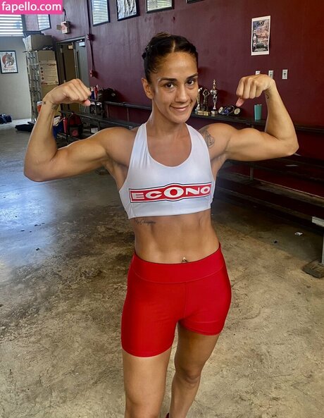 毛深い足のOnlyFans 美しい裸 写真