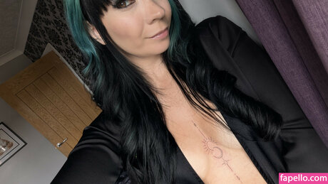 毛深いアジア人オンリーファンズ ヌード 写真