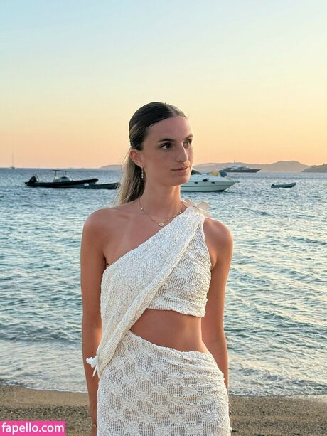 大きな乳首オンリーファンズ エロチック 写真