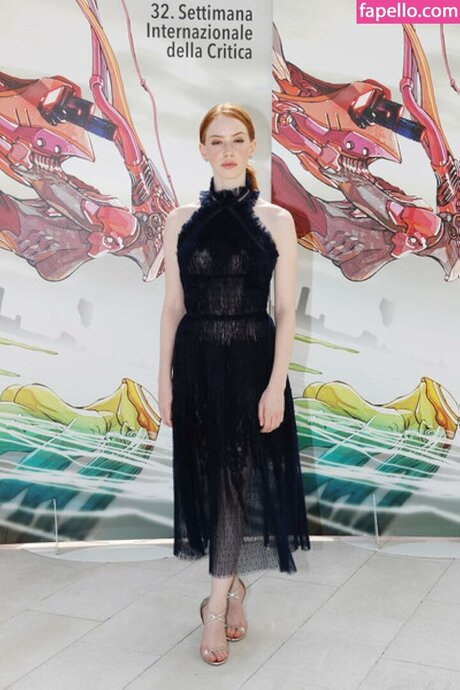 Lily Newmark エロティックなスター 写真