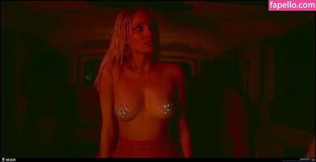 Valentina Zenere ヌードモデル 画像