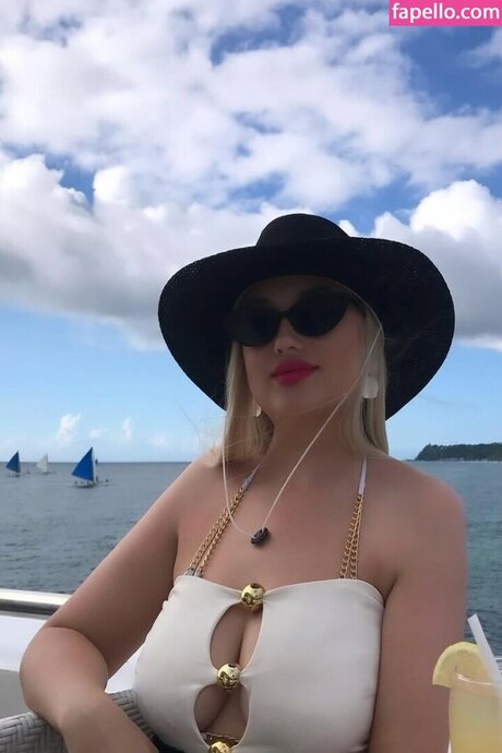 Amber Koltzow Bastick 高品質のスター ギャラリー