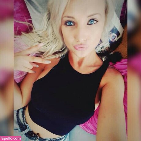 Amber Koltzow Bastick ホットスター 写真