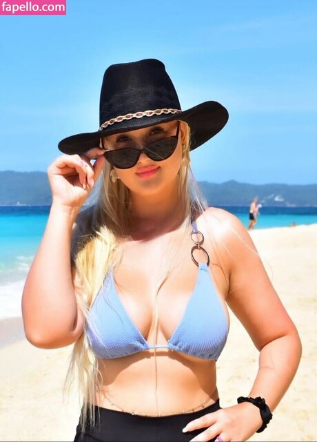 Amber Koltzow Bastick ポルノモデル 画像