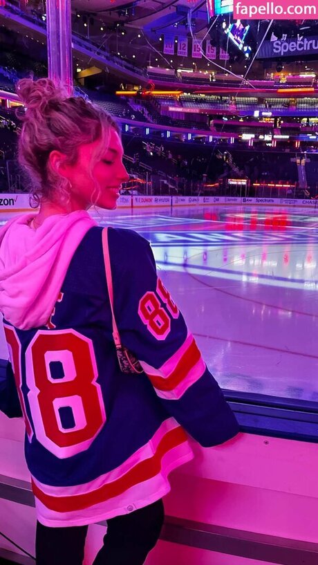 巨乳ティーンオンリーファンズ セクシー ギャラリー