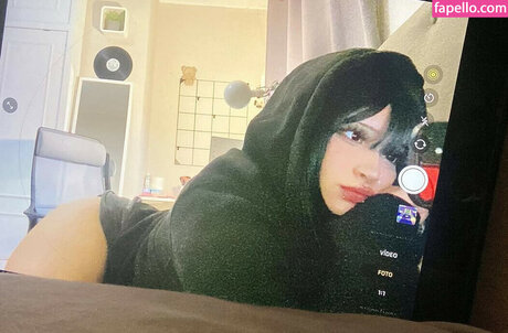 ゴス3P OnlyFans 美しい 写真