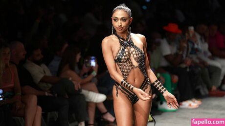 若い黒人女性オンリーファンズ 美しい裸 ギャラリー