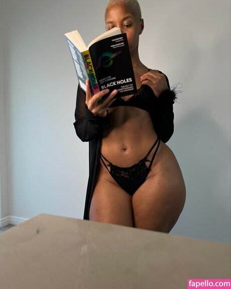 Faustina Thobakgale 裸モデル 写真