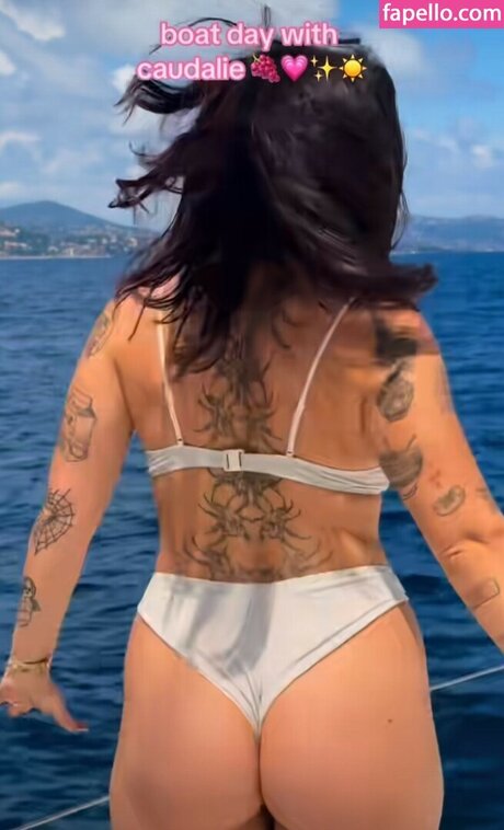 Julie Ferrat エロティックなポルノスター 写真