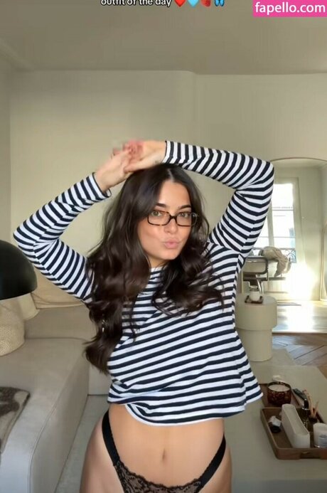 Julie Ferrat エロティック女優 写真