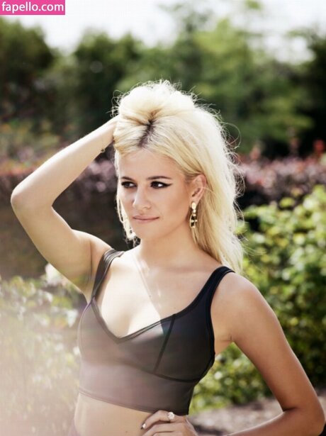 Pixie Lott 裸モデル 写真