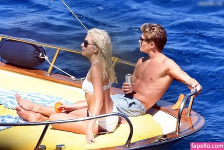 Pixie Lott エロティックモデル ギャラリー