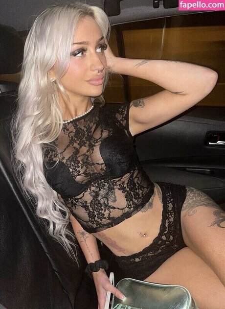 女装オンリーファン エロチック 写真