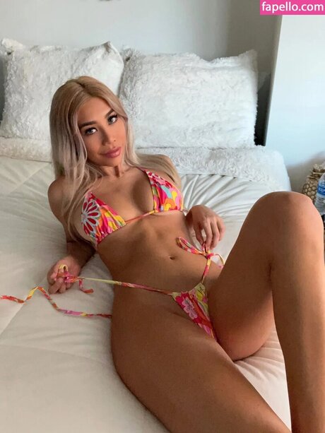 Roxyhearts ポルノスター 独占 写真