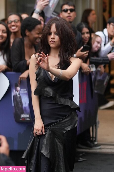 巨大なペニスオンリーファンズ ホット 写真