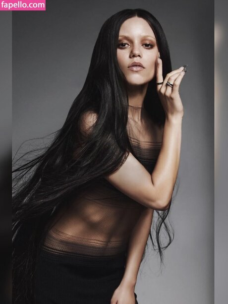 Jenna Ortega セクシーなスター 写真