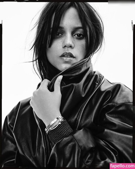 Jenna Ortega モデル 写真