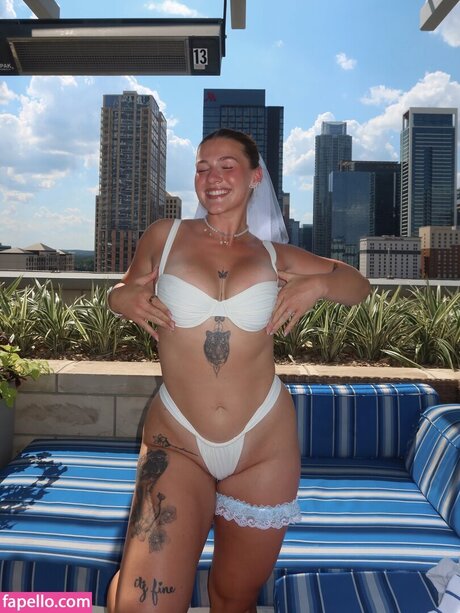 大きなお尻と巨乳のオンリーファンズ 美しいポルノ 写真