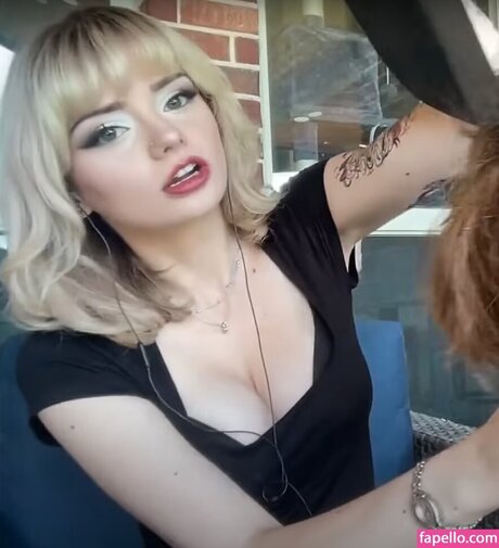 Emma s MySpace 裸のポルノスター 写真