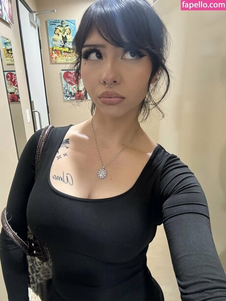 myshayla ホットモデル 写真