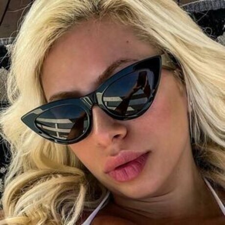 Carmen Caniglia xxxスター 写真