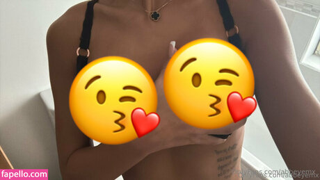 フェイシャルオンリーファンズ ホット裸 画像