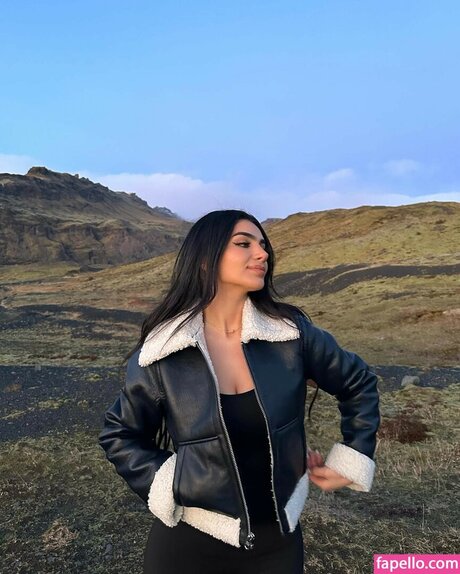 Zenoviajafar ポルノモデル 画像