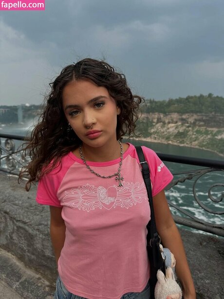 アジアン・エボニー・オンリーファンズ ホット裸 写真