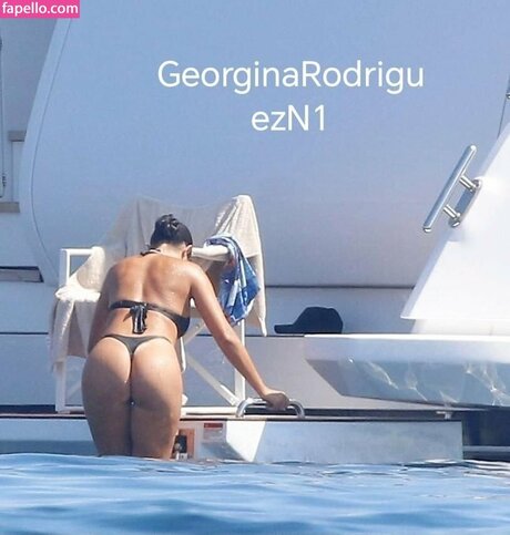 巨大なチンポを持つシーメールオンリーファンズ トップ 写真