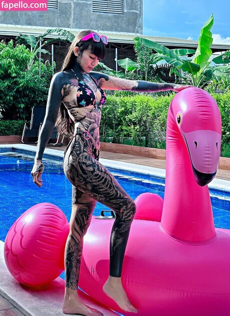 Angelie Pench スター 裸 写真