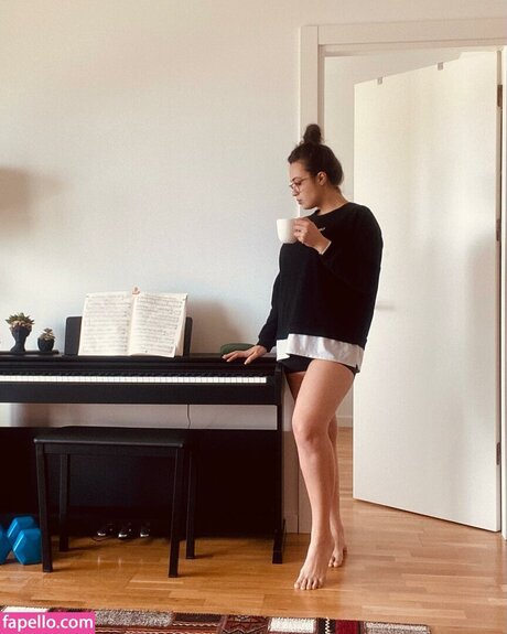 feyzakball 裸の女優 写真