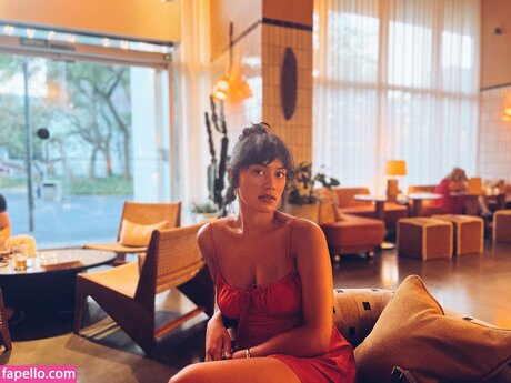 巨乳の熟女オンリーファンズ 美しいヌード 画像