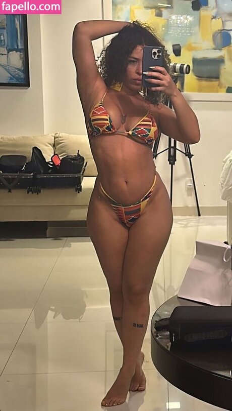 Cantora Flora Matos トップモデル アーカイブ