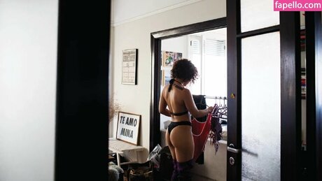 Cantora Flora Matos アート女優 ギャラリー