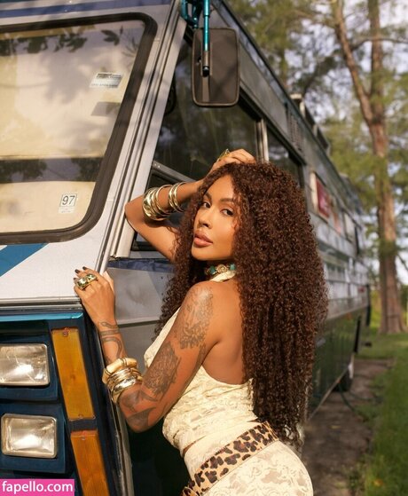 Giovanna Jacobina 限定モデル 写真